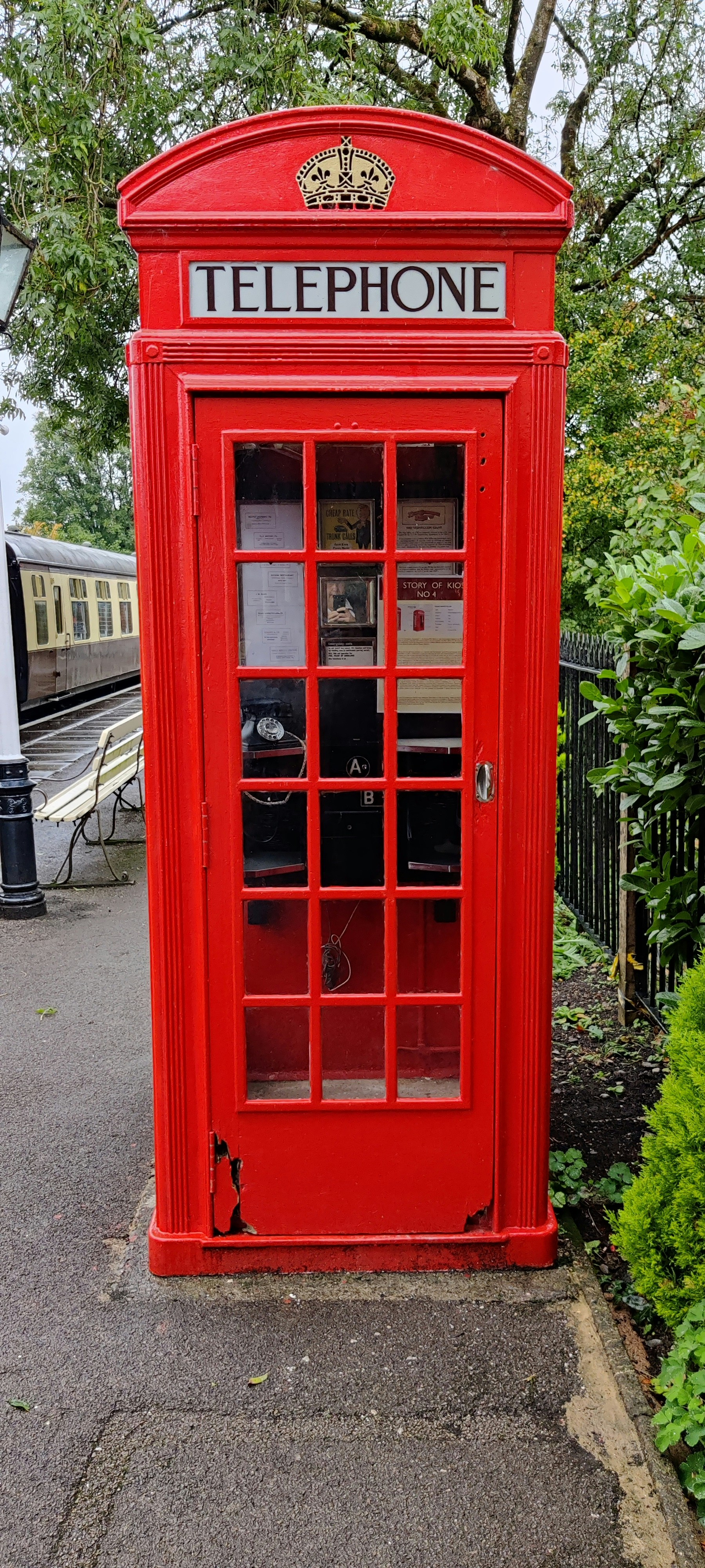 Red telephone box