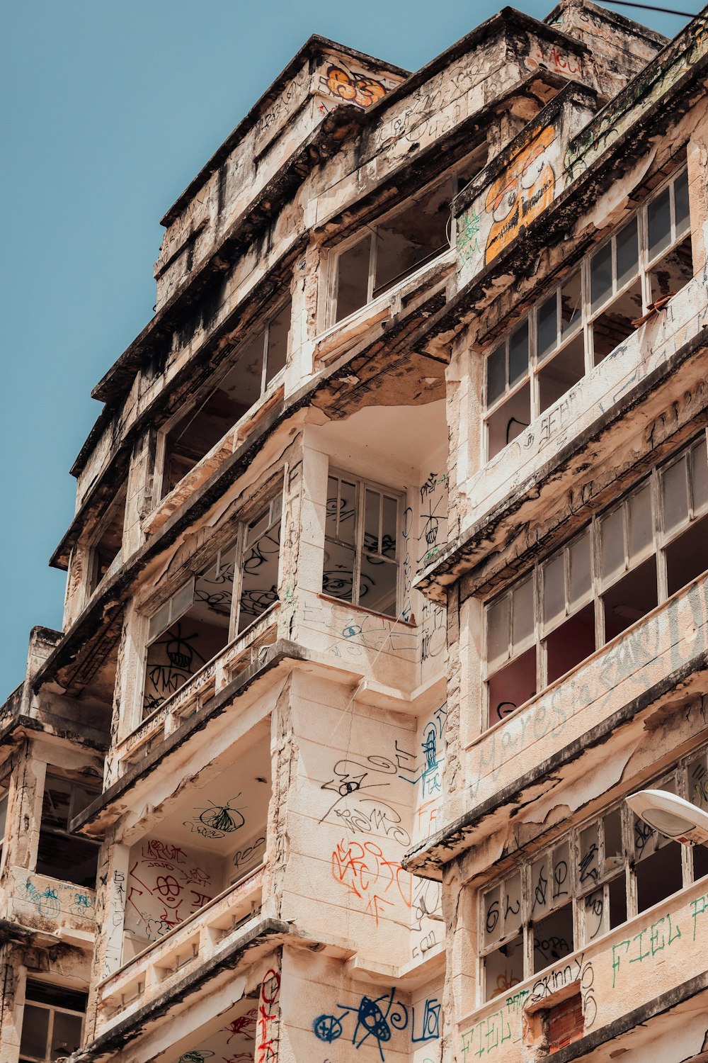 an old building with graffiti all over it