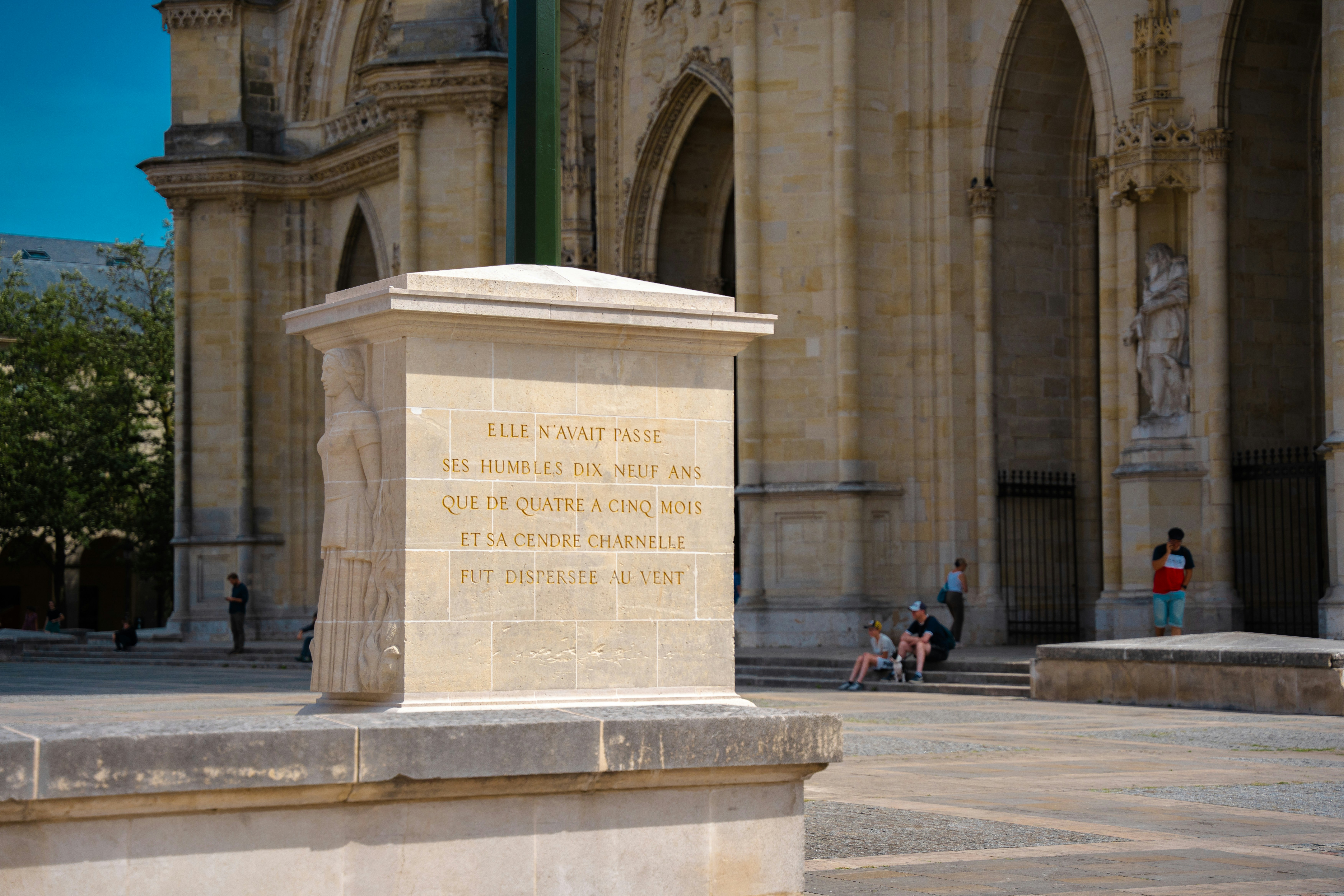 a monument in front of a large building