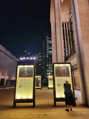 A vibrant poster for an upcoming theatrical play by Il Faro Teatro Macco.