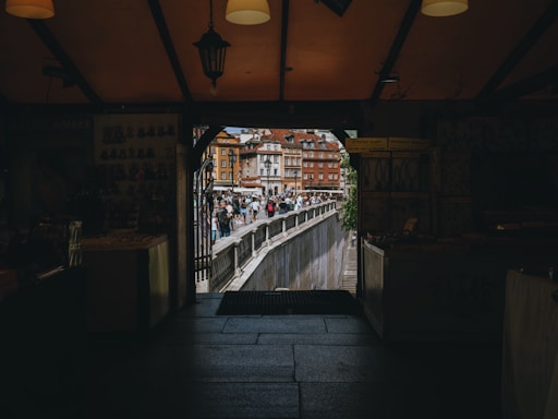 A vintage photo of the S.H. Kress & Co. storefront in Honolulu bustling with customers in the 1950s.