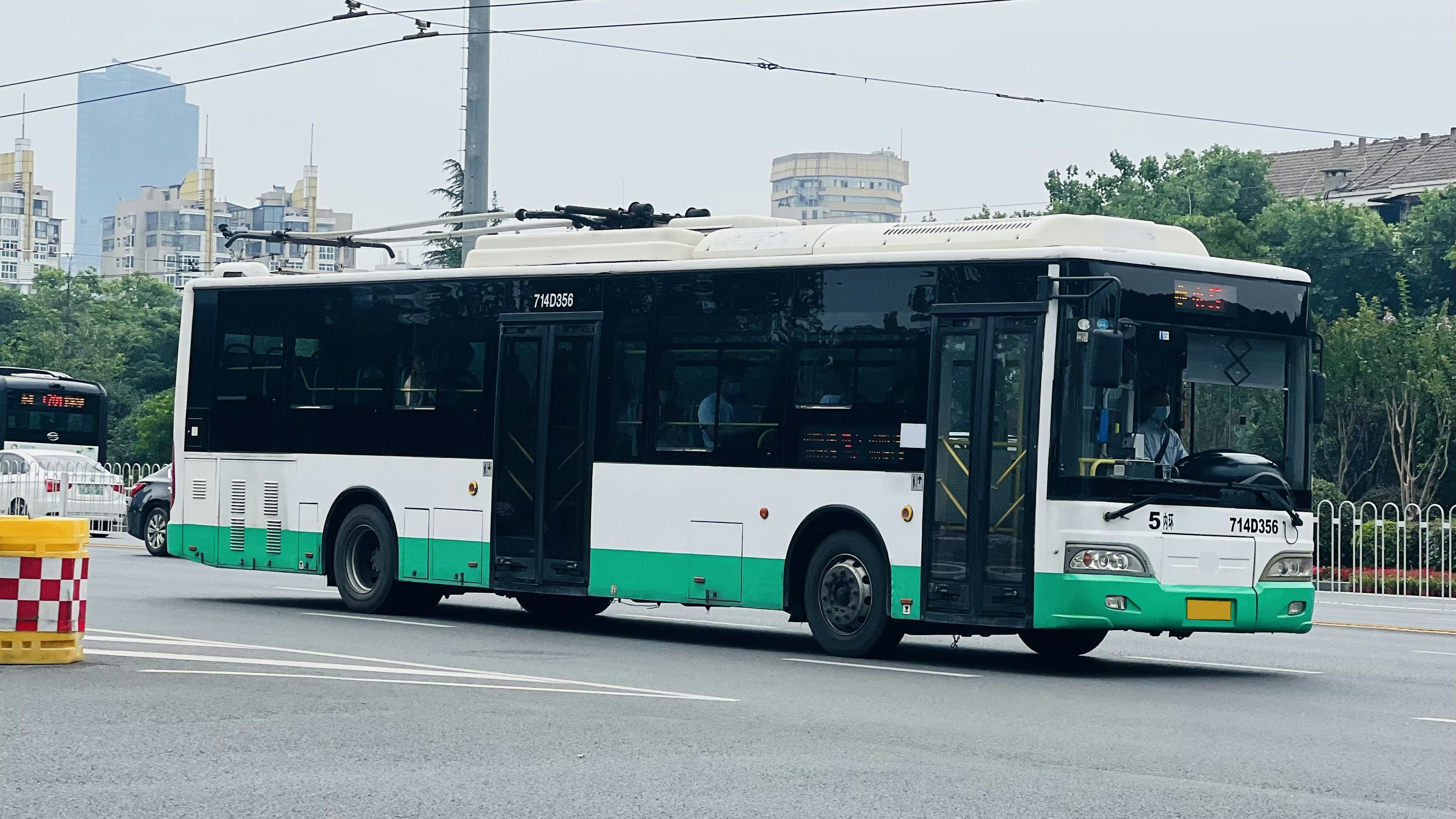 Trolleybus along Yingwu Blvd, Wuhan