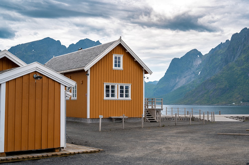 a couple of houses sitting next to a body of water