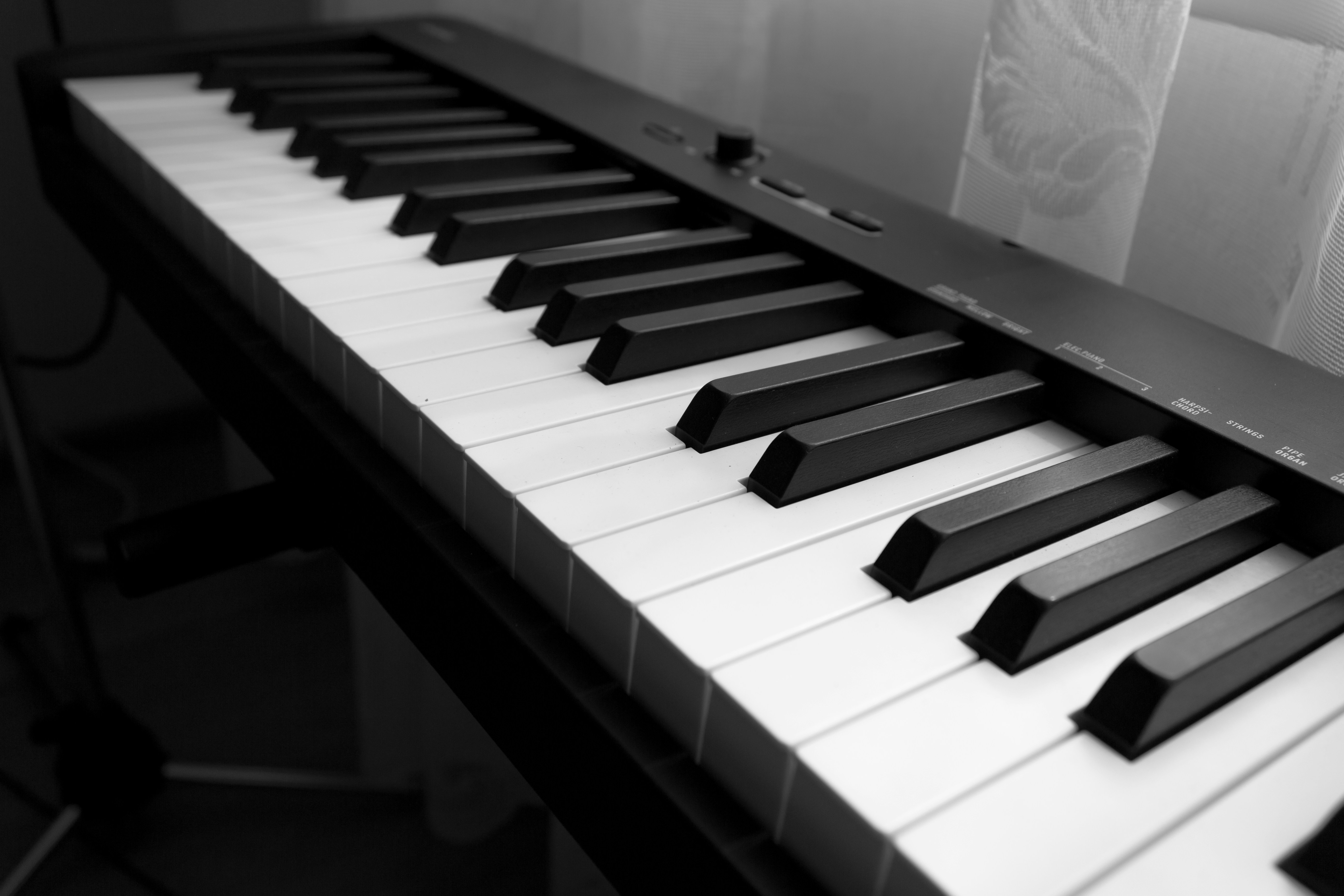 a black and white photo of a piano