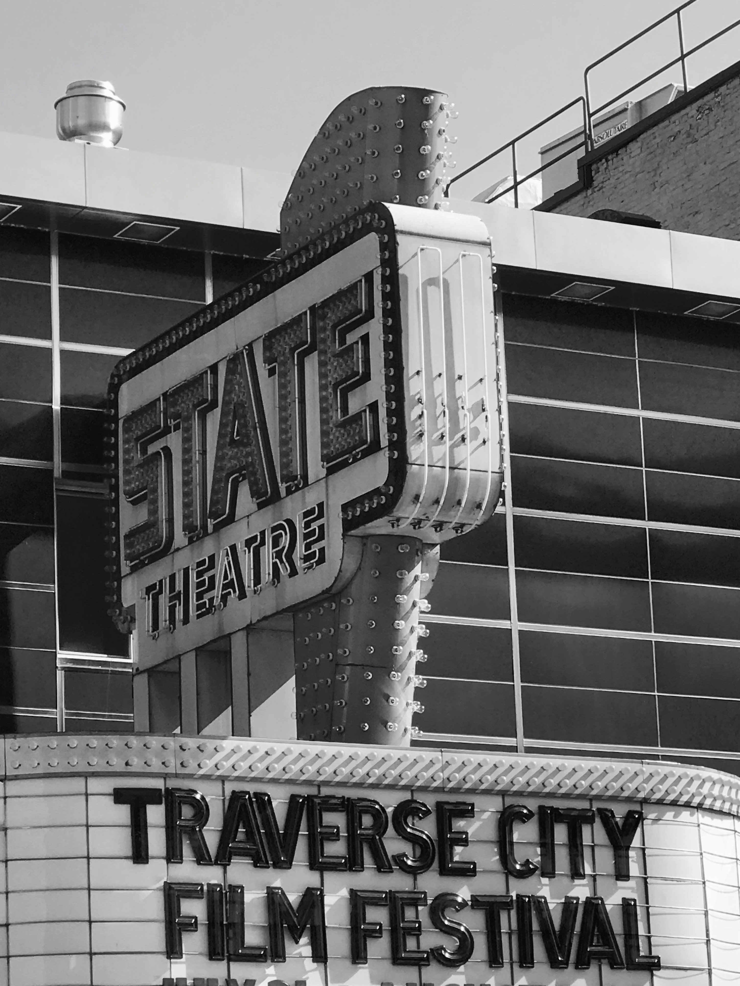 دور المهرجانات السينمائية في دعم المواهب الناشئة