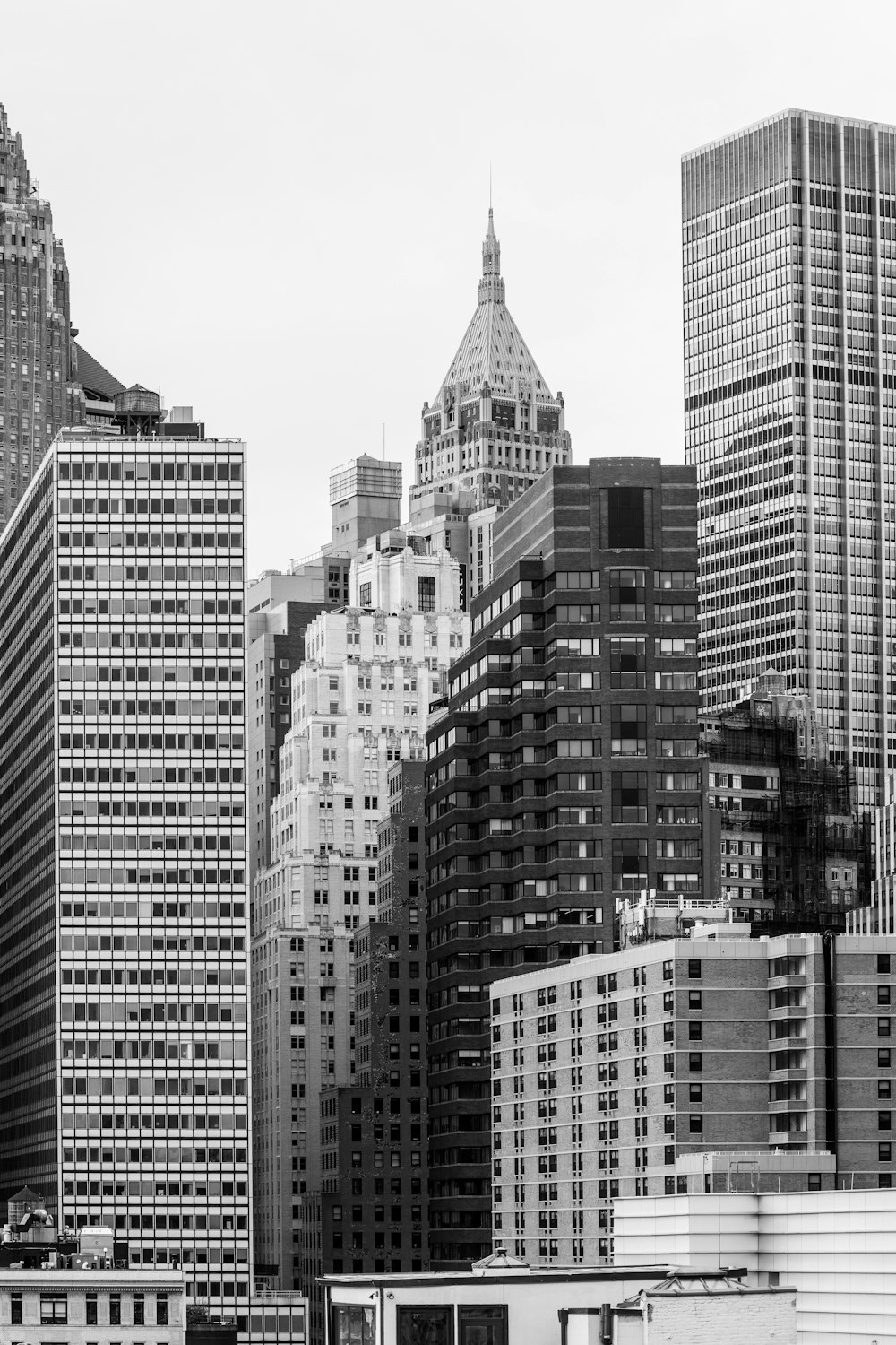 a black and white photo of a city skyline