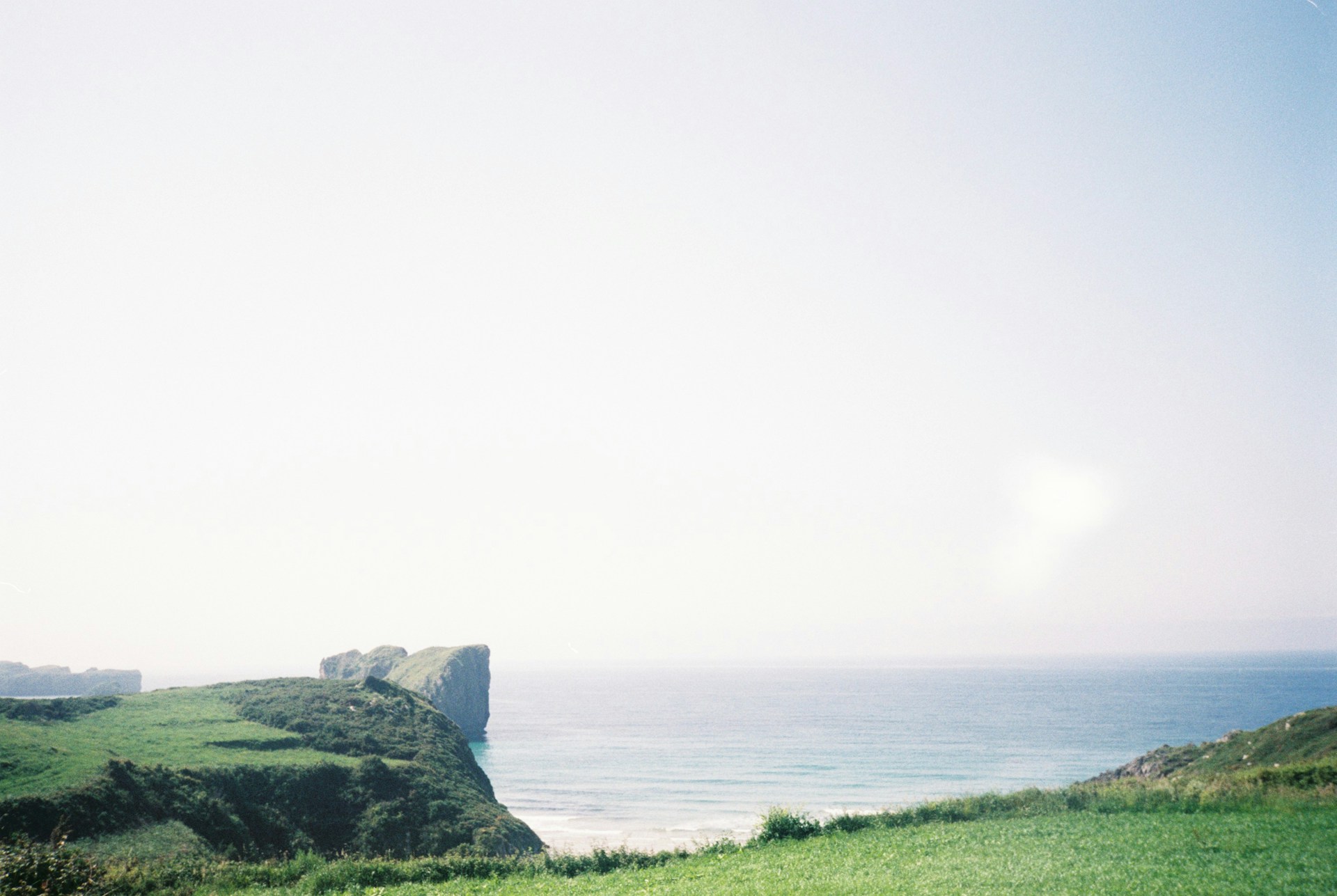 gray computer monitor