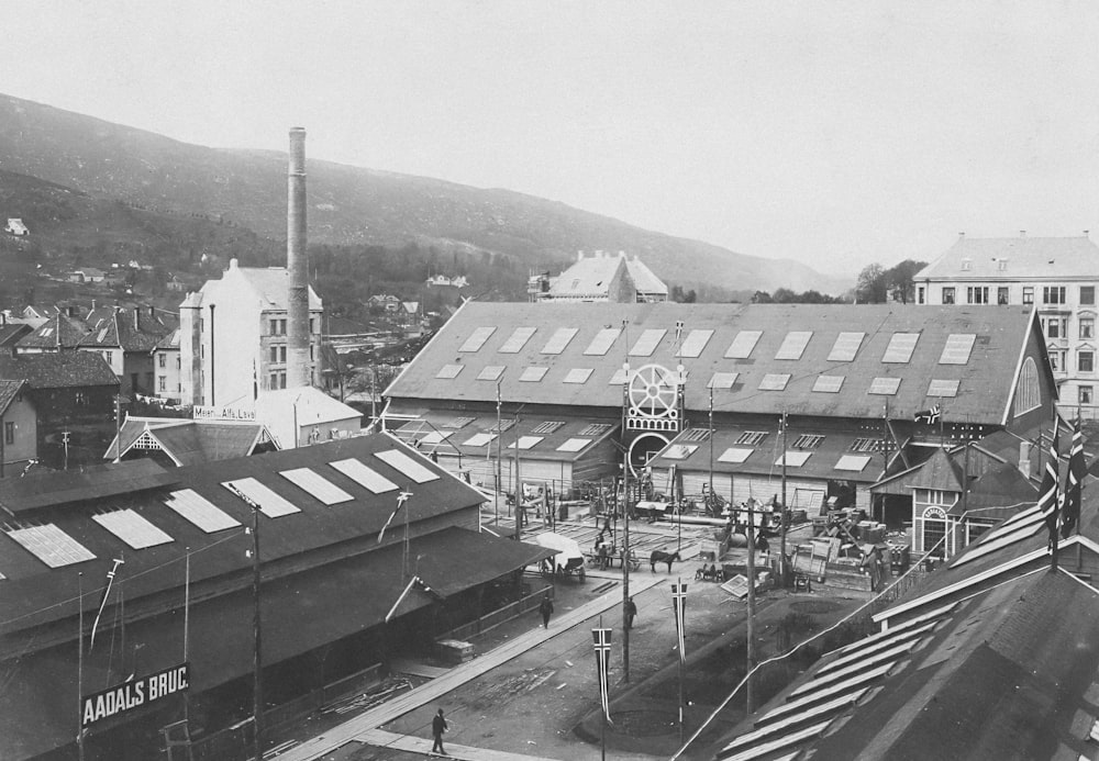 a black and white photo of a city