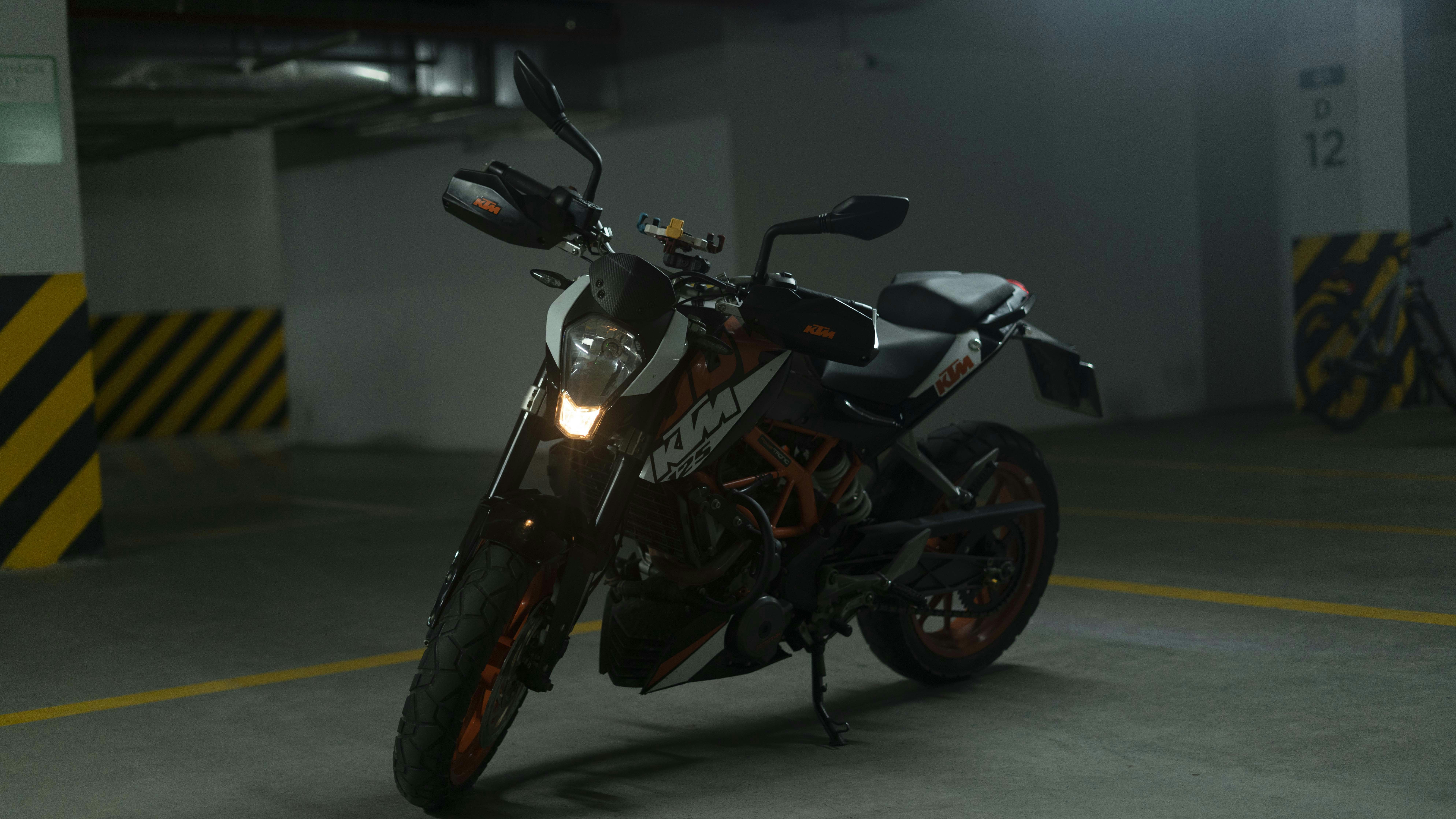 Photo by badcover_corp