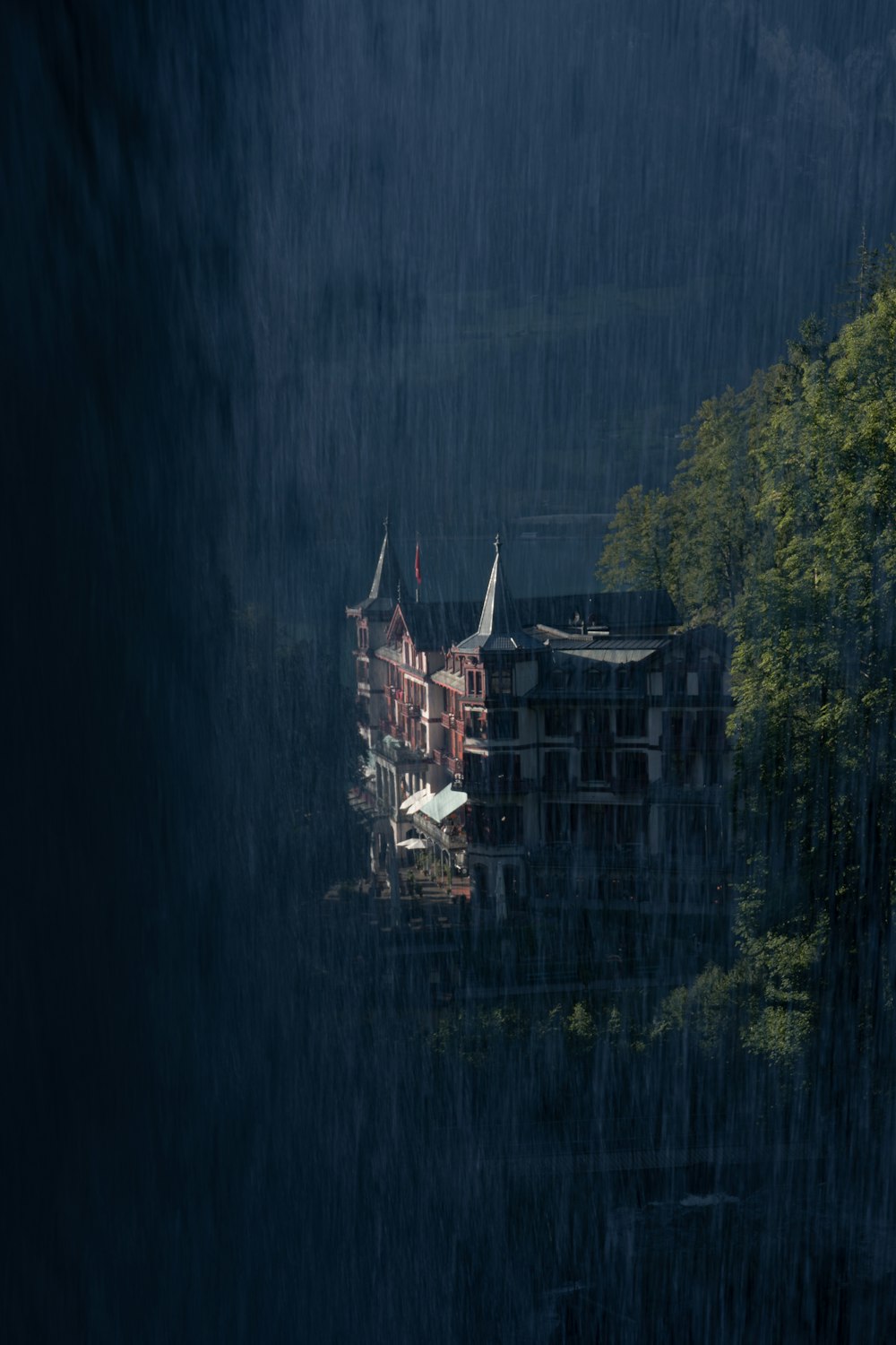 a large building sitting in the middle of a forest