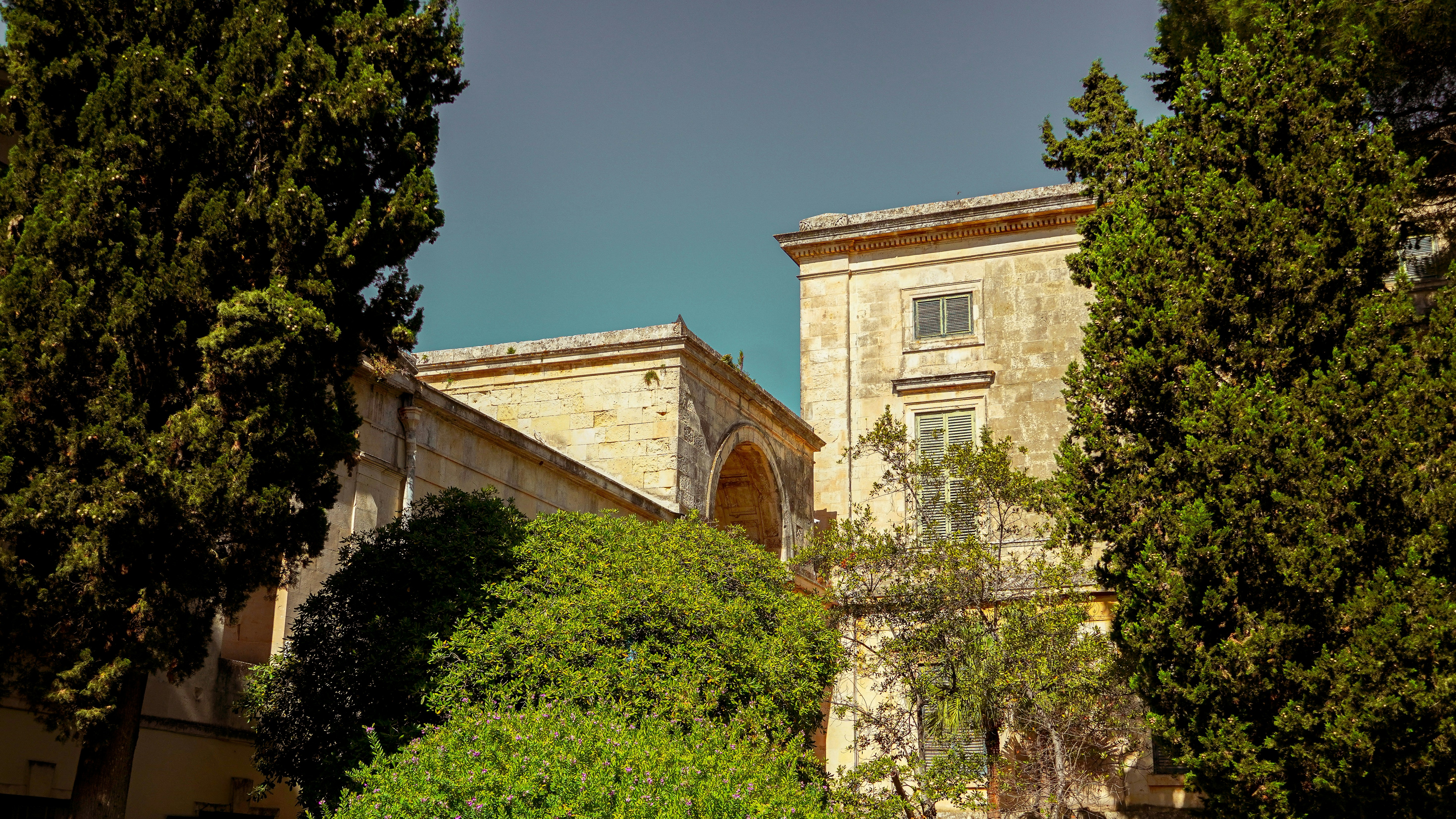 Photo by adrianvalverdem