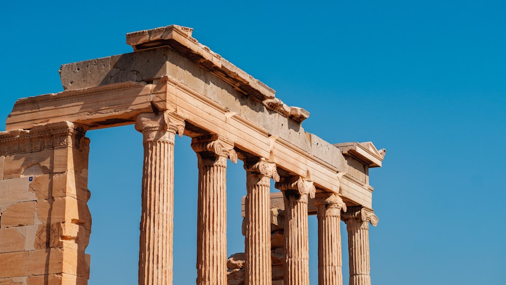 a tall stone structure with many columns