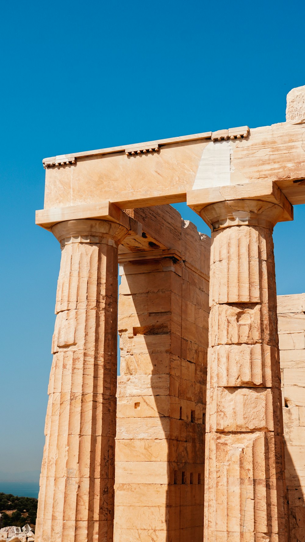 a large stone structure with two large pillars