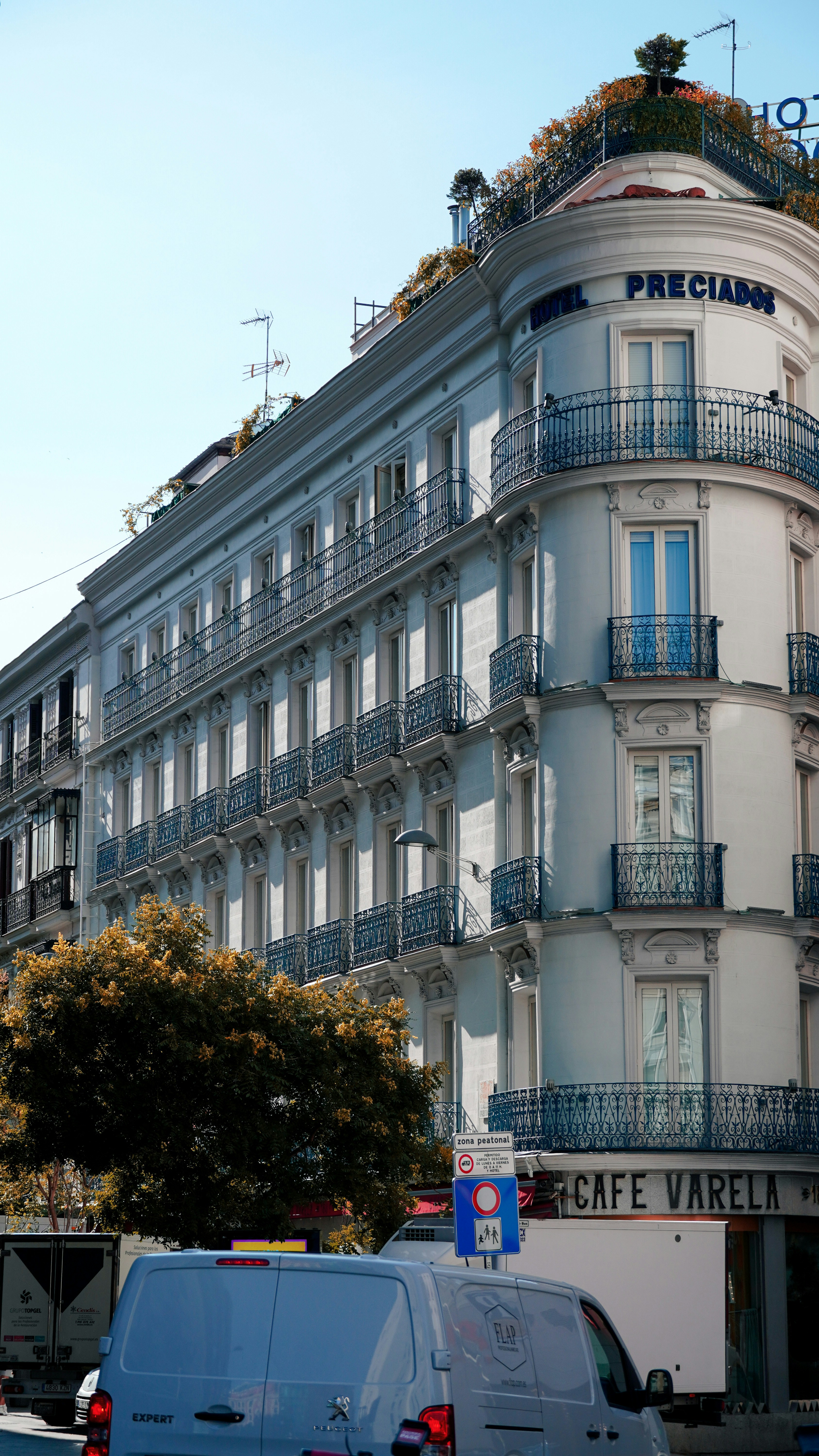 Photo by adrianvalverdem