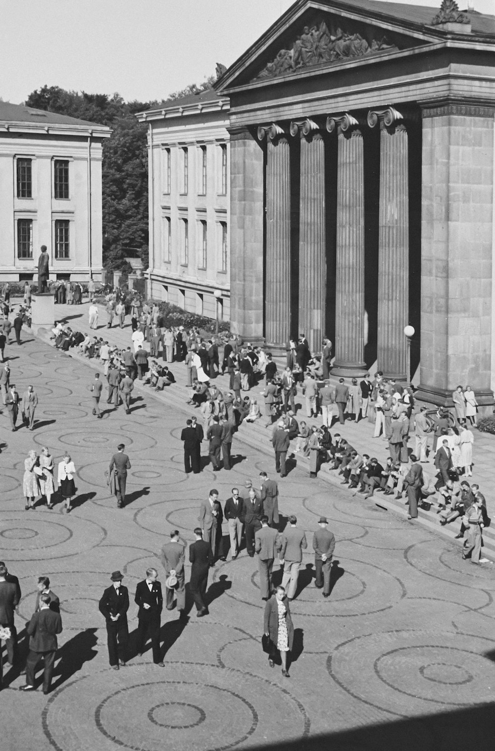 a crowd of people standing around a building