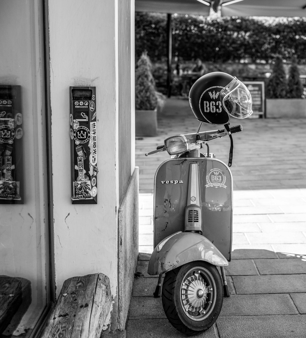 a scooter is parked in front of a building