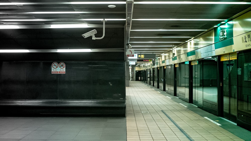 an empty subway station with no people in it