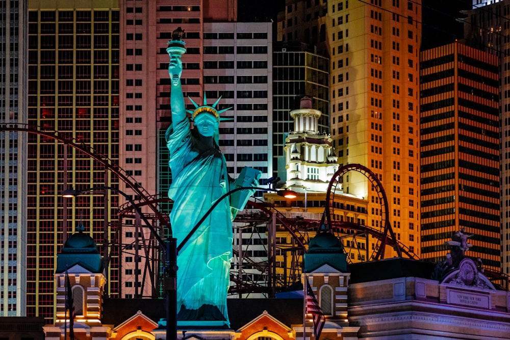 The statue of liberty is lit up at night photo – Free Nv Image on Unsplash