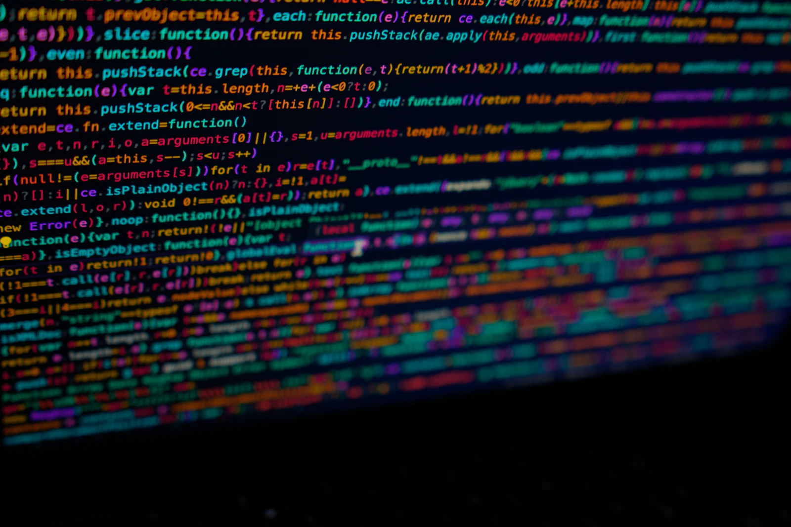 Flux de données et connexions visualisés, illustrant les APIs et webhooks qui font dialoguer les logiciels