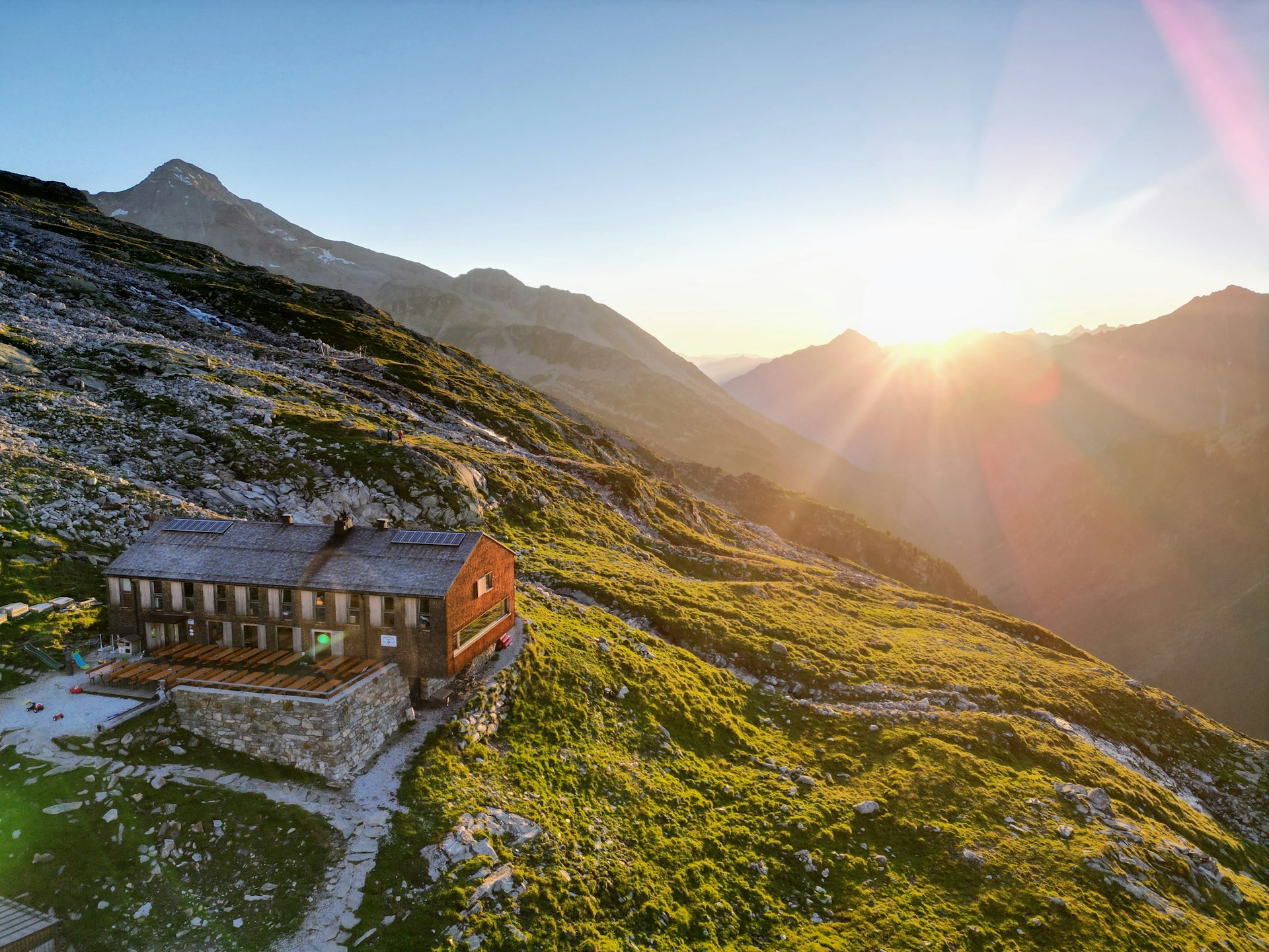 gray computer monitor