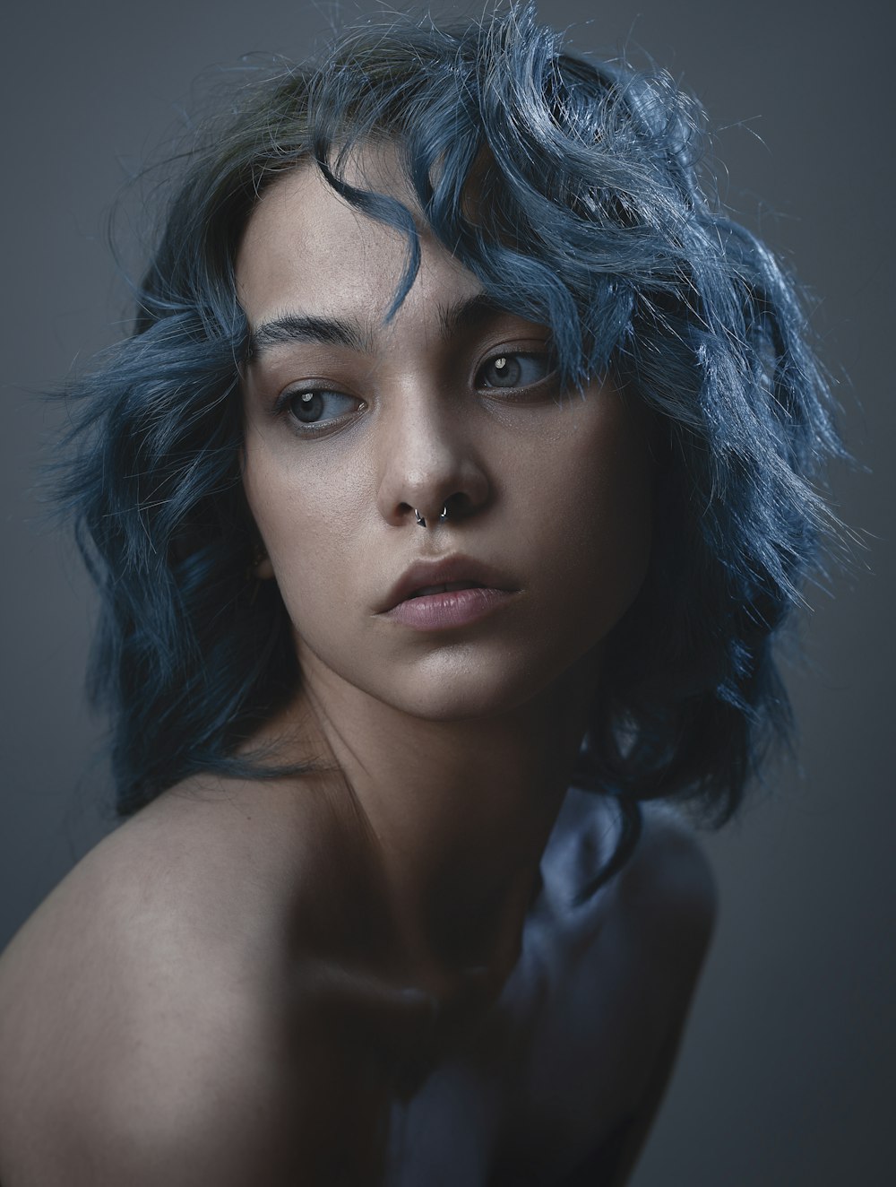 a woman with blue hair is posing for a picture