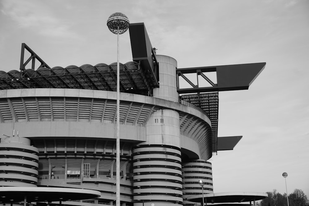 a black and white photo of a large building