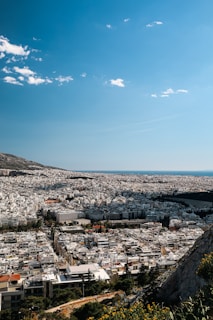 Aerial view of Mendoza city with the Andes as a backdrop under a clear blue sky.