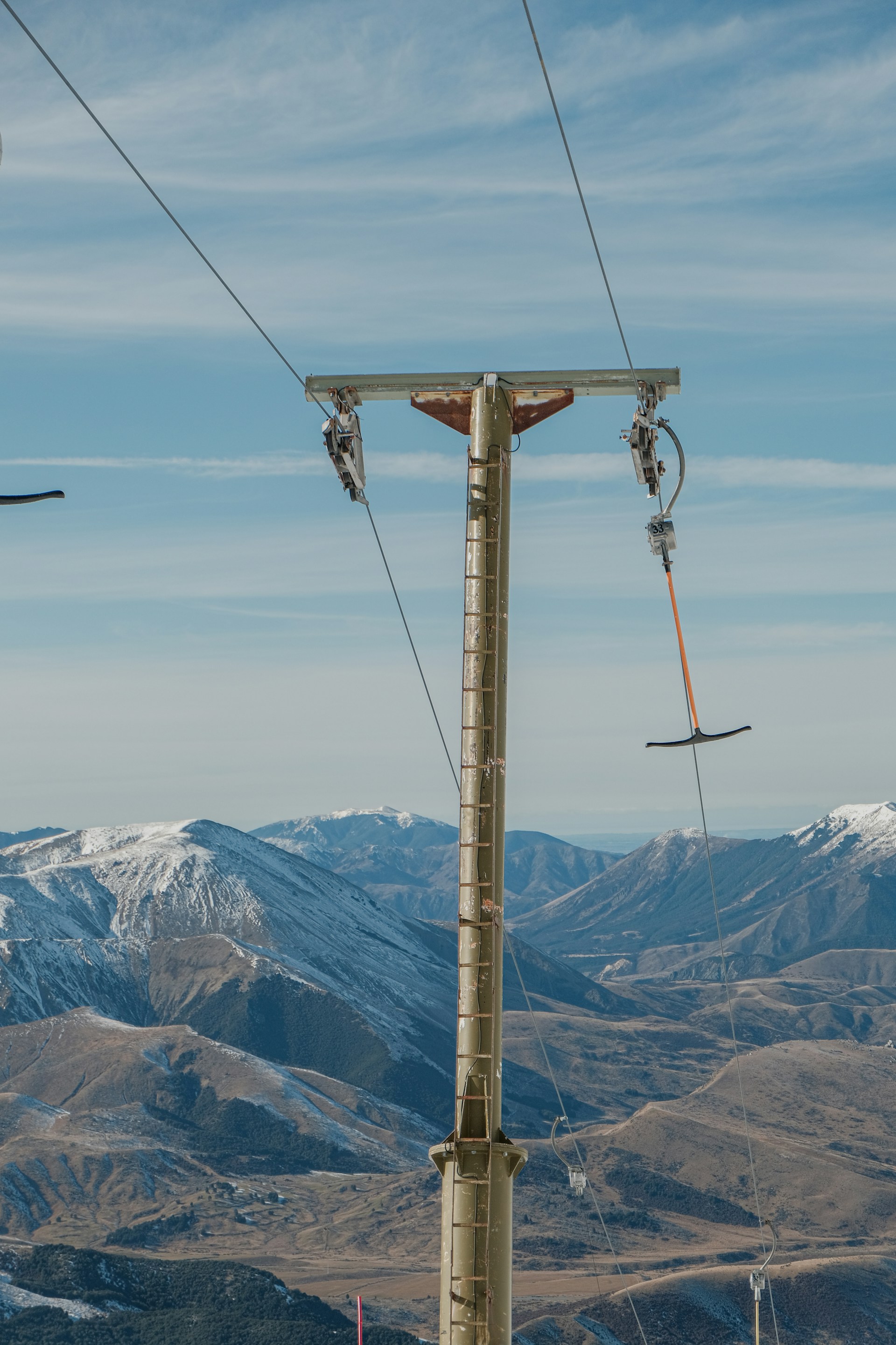 gray computer monitor