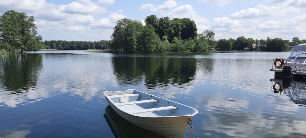 a small boat sitting in the middle of a lake