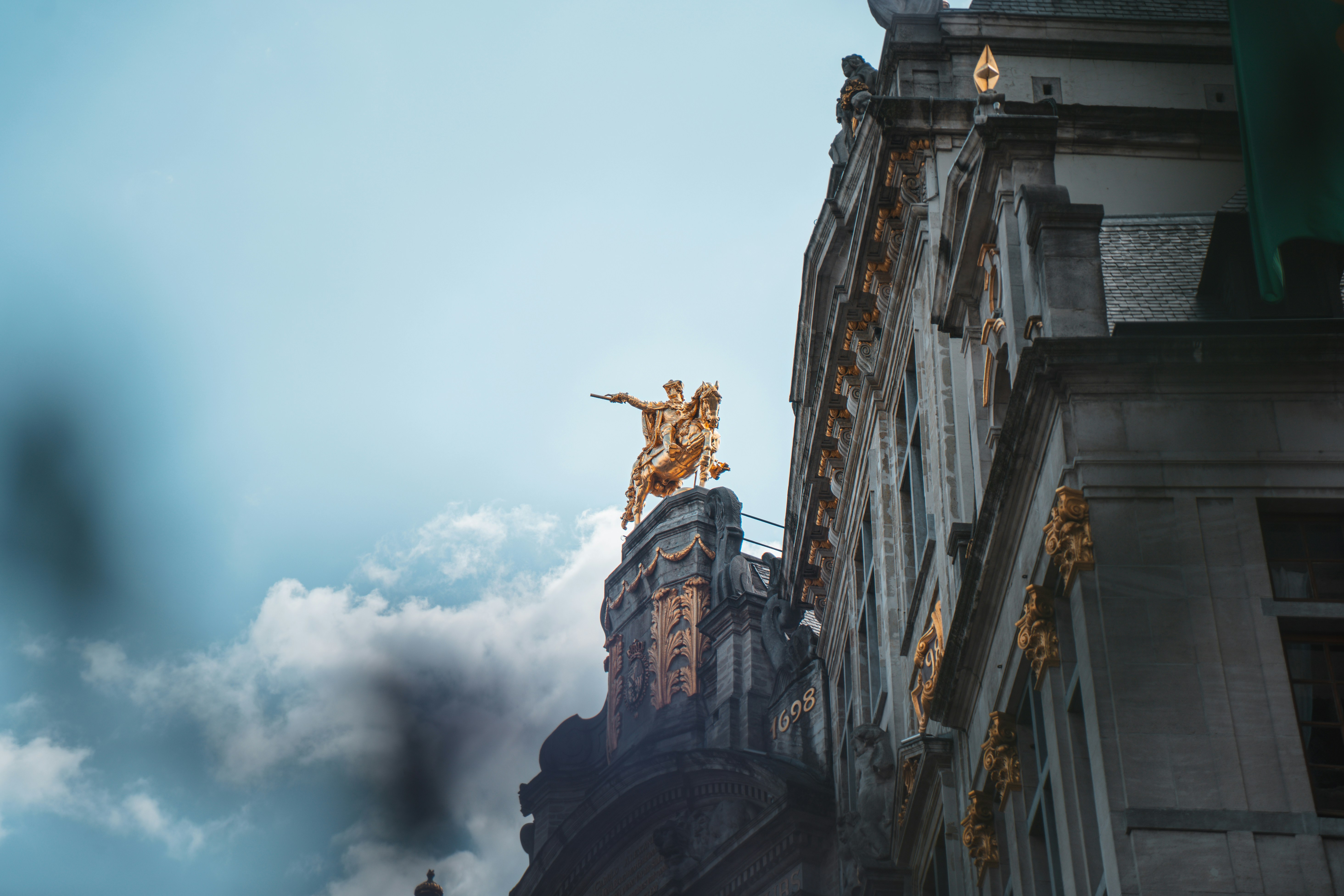 Photo by cedricraddoux