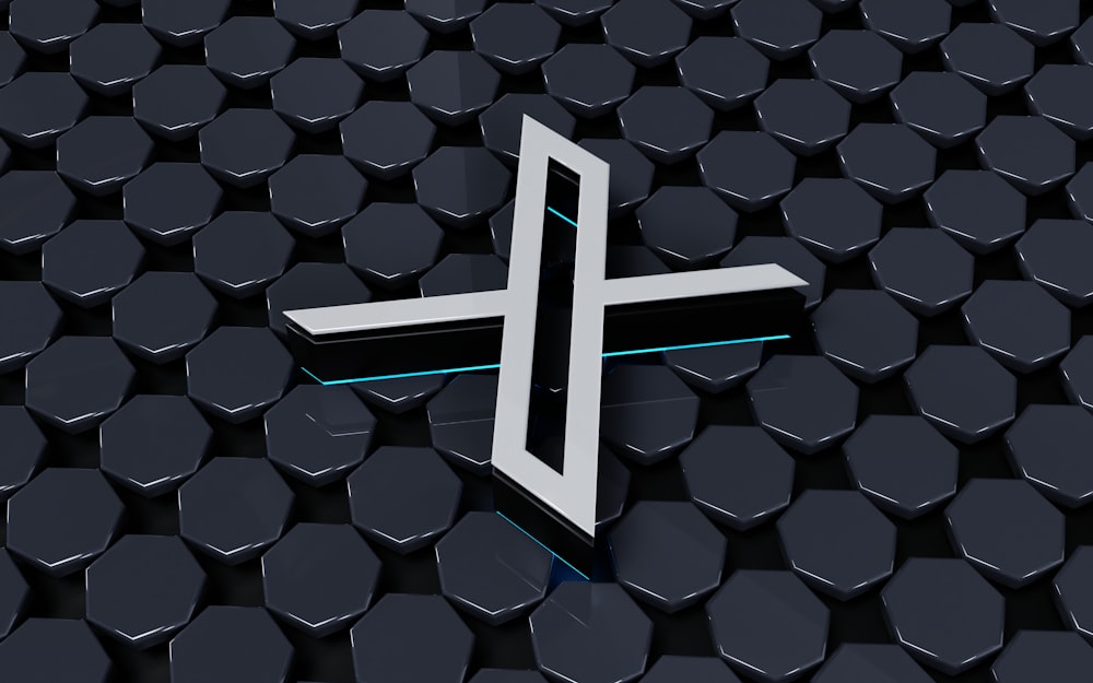 ein weißes Kreuz auf schwarzem Hintergrund aus sechseckigen Sechsecken