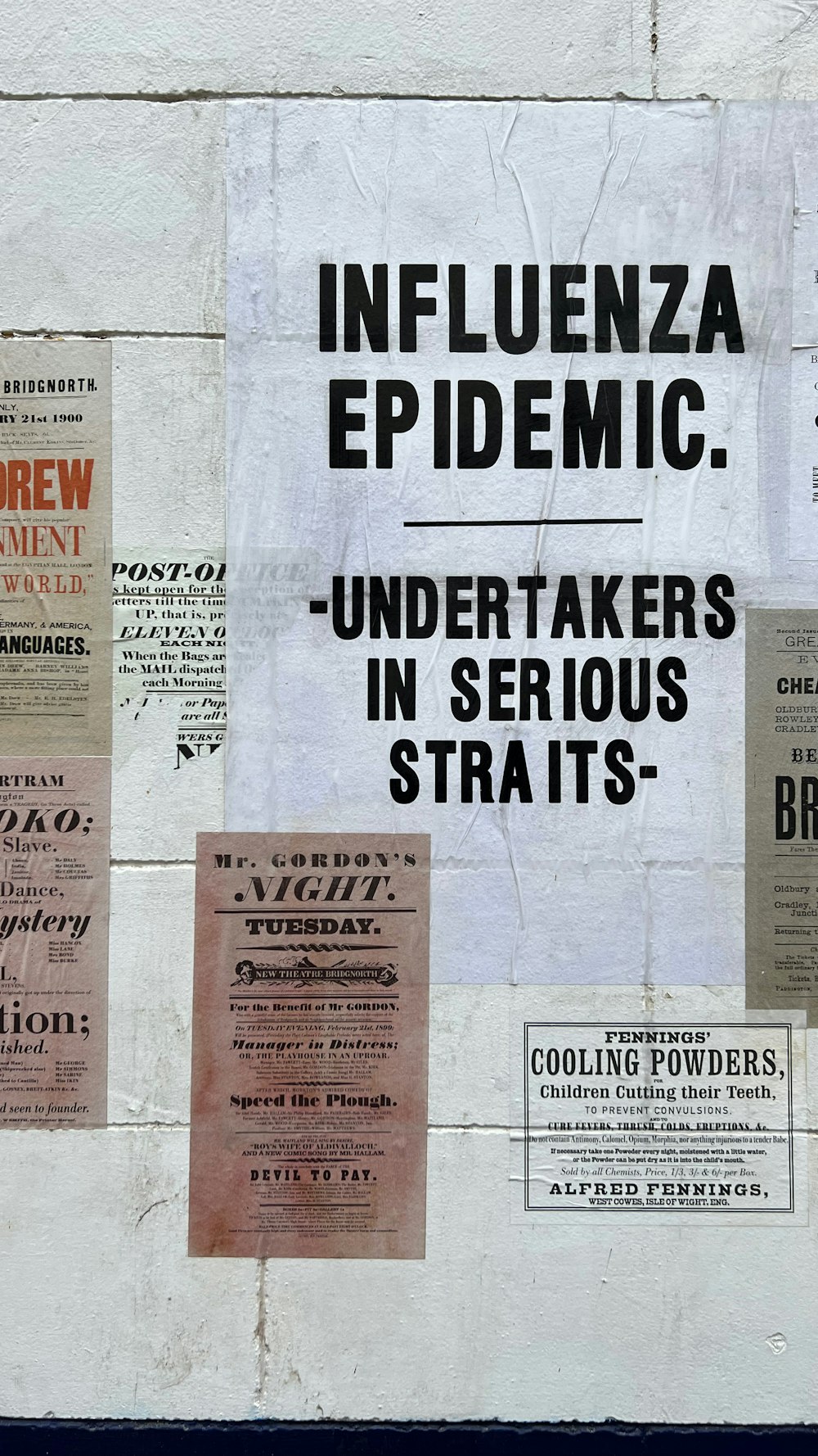 a sign on a wall that says influenza epidemic