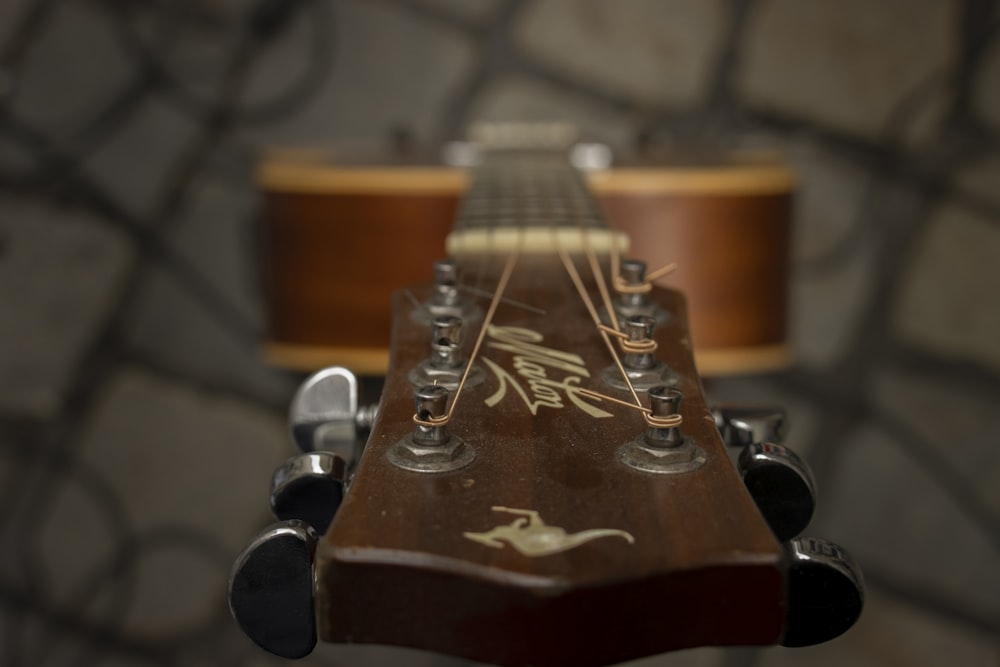 a close up of a guitar's neck and frets