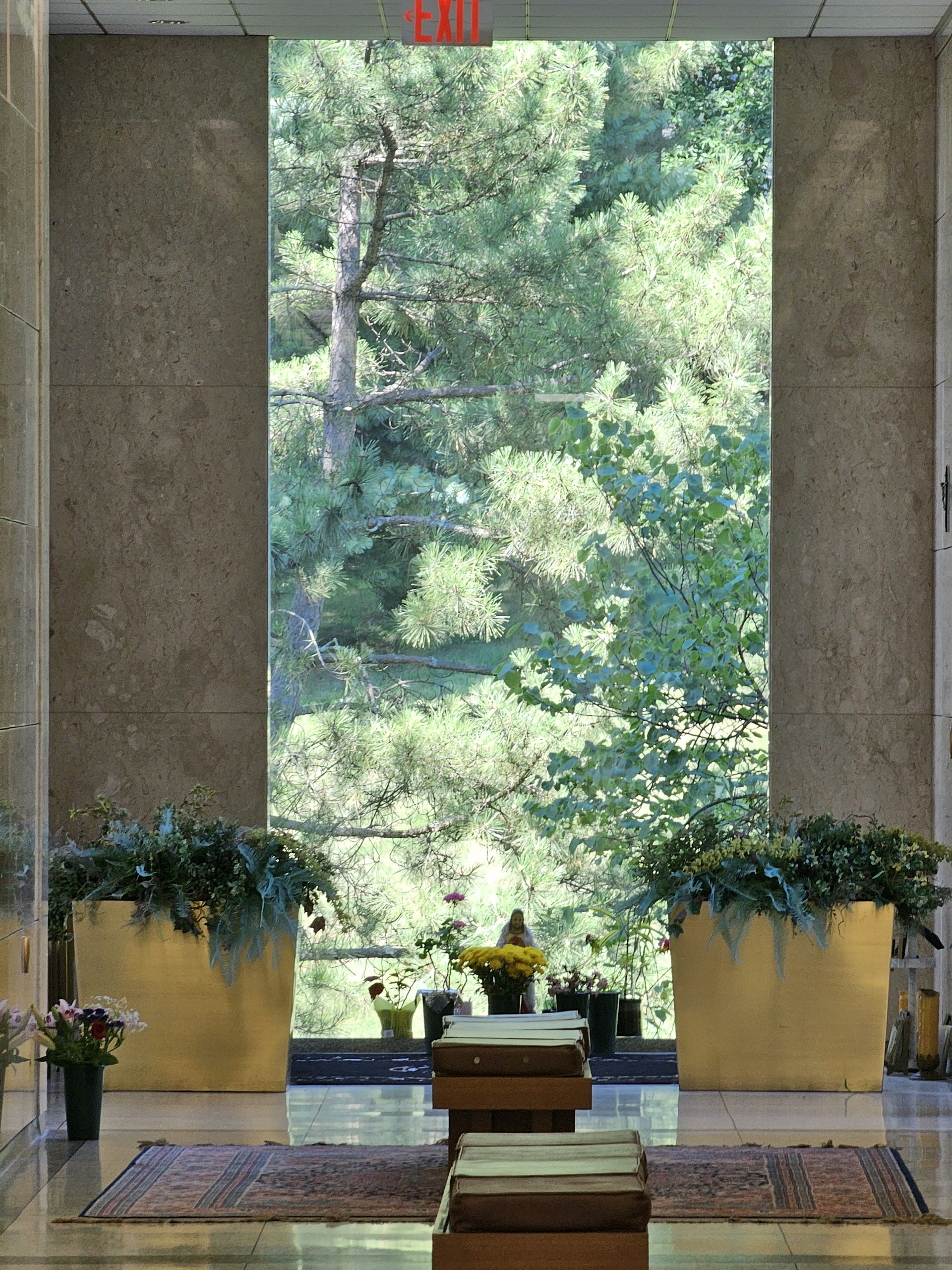 gray computer monitor