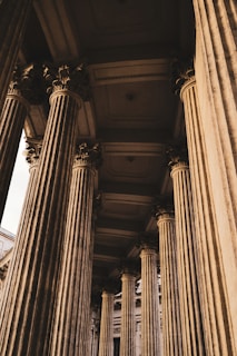 saint simeux the columns of a building are lined up
