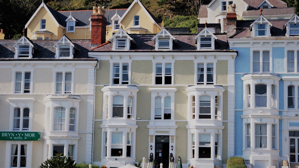 a large white building with many windows on top of it