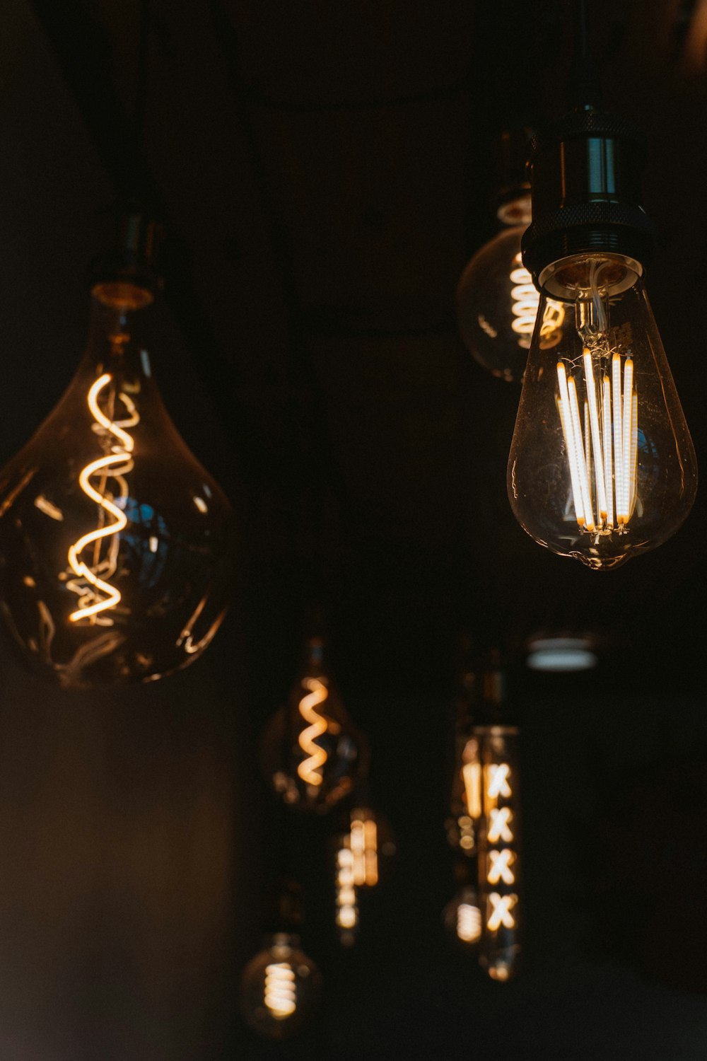 a group of light bulbs hanging from a ceiling