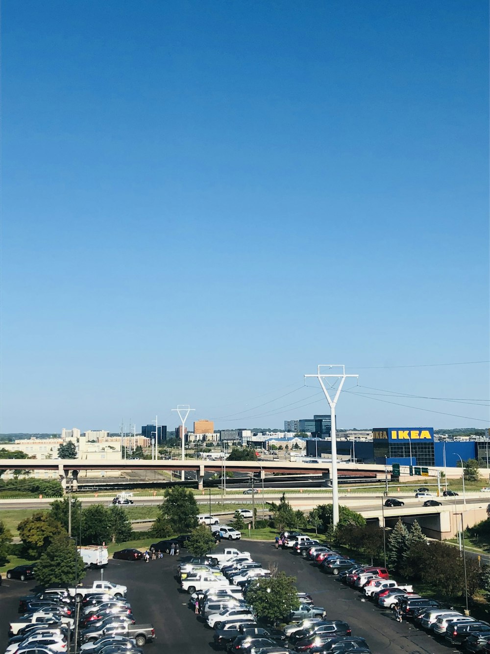 a parking lot filled with lots of parked cars