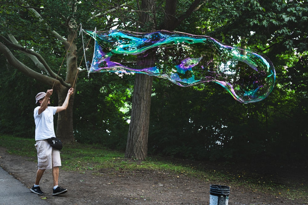 a man is flying a kite in the park