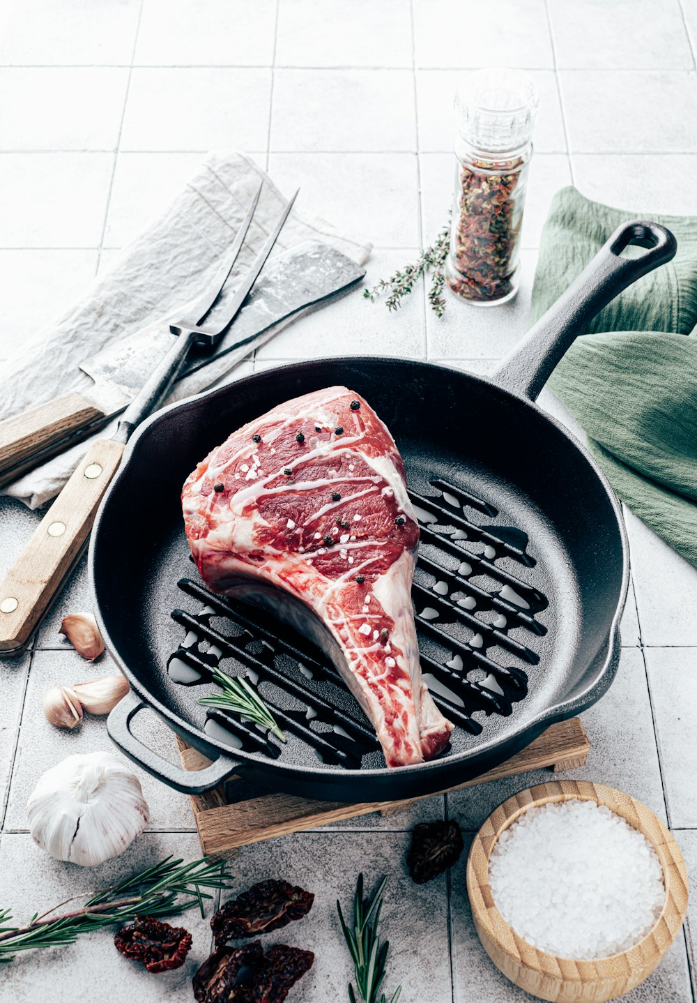 a piece of meat is cooking in a skillet