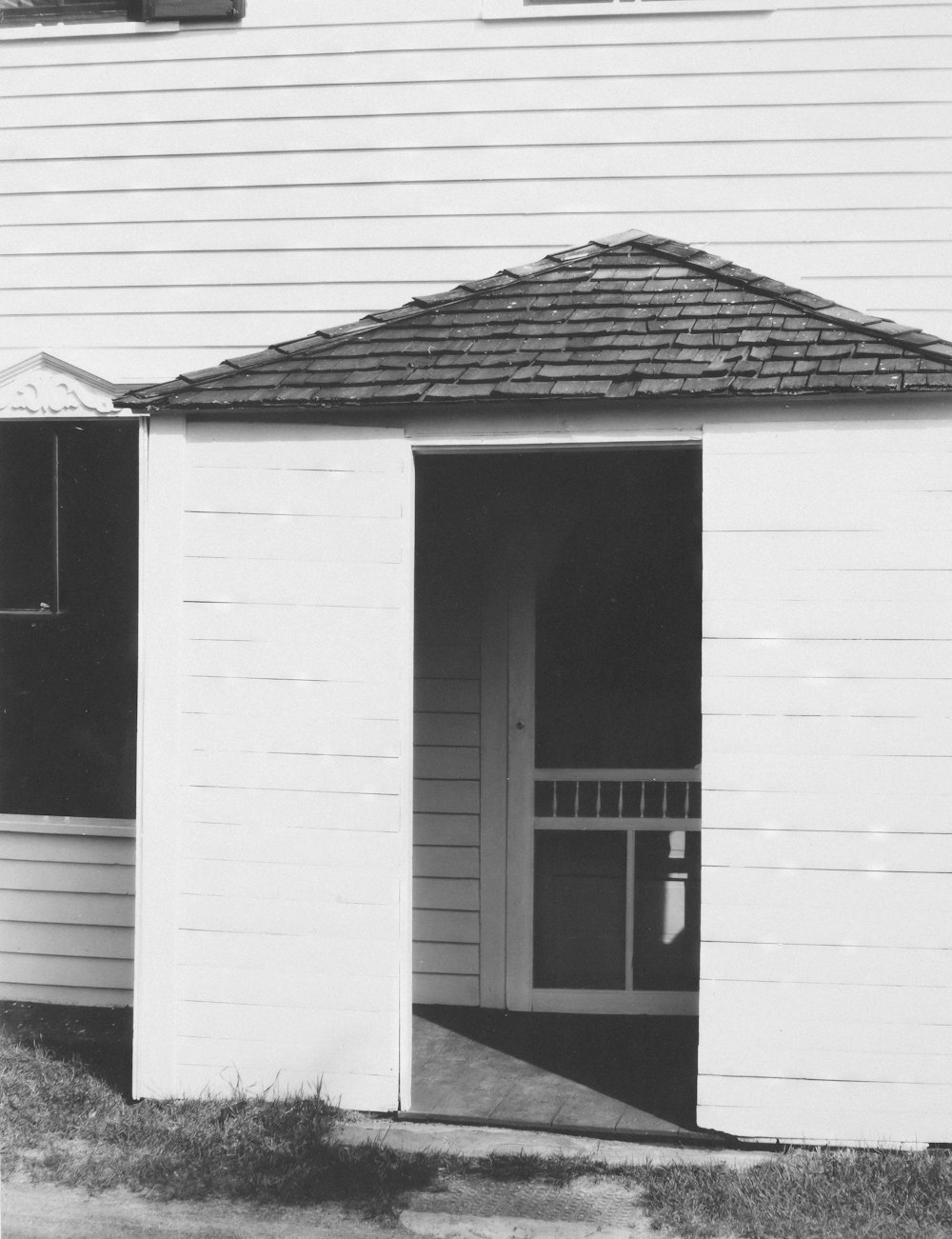 a black and white photo of a small building