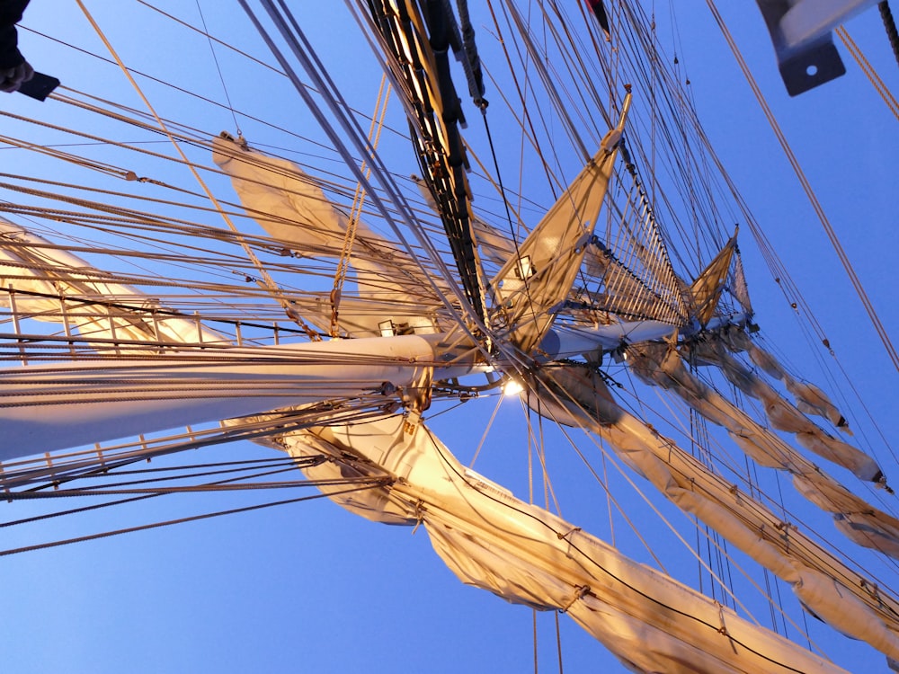 a close up view of the sails of a sailboat