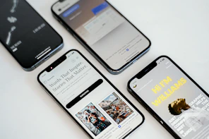 Páginas web mostradas en distintos teléfonos celulares