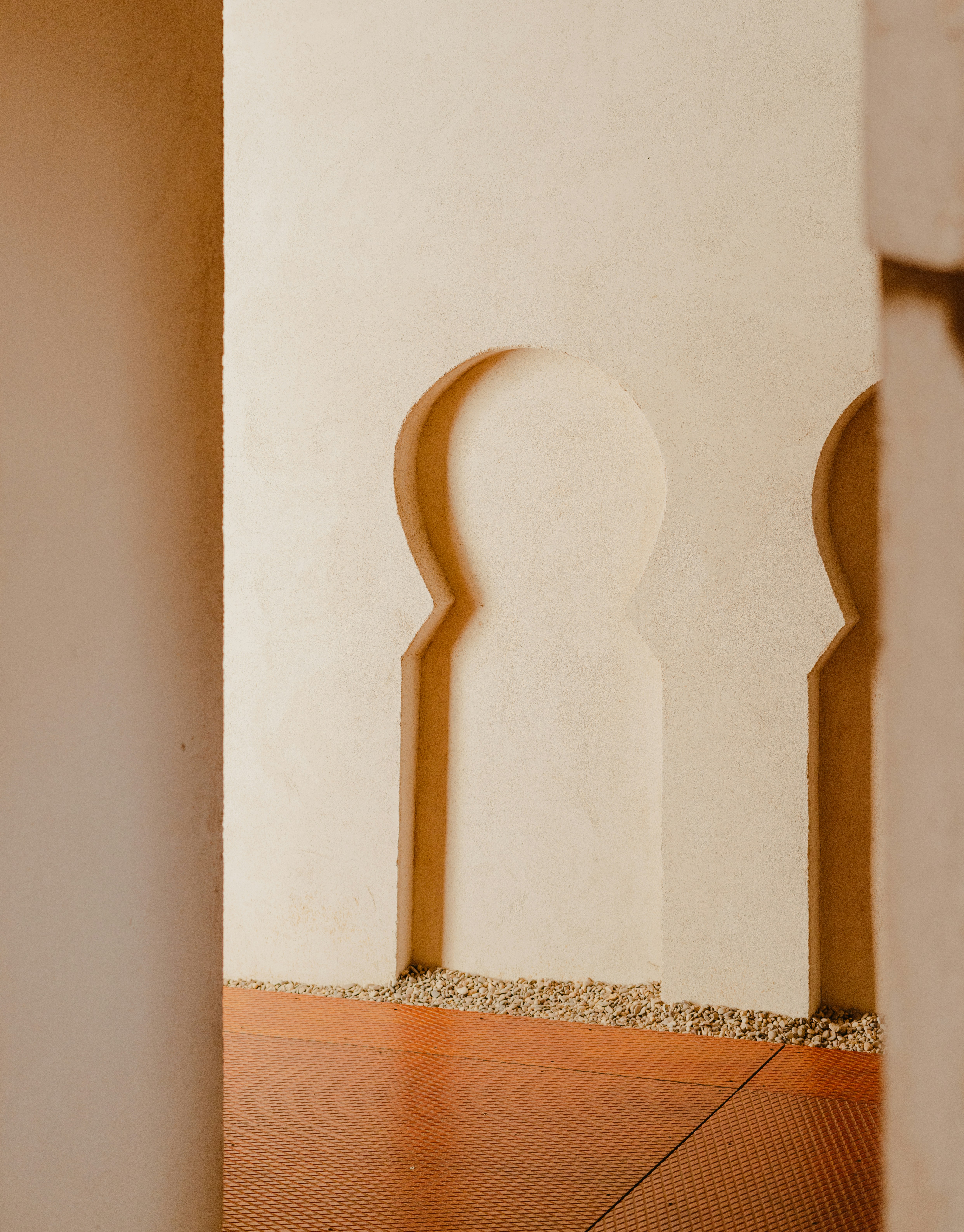 a close up of a wall with a small arch