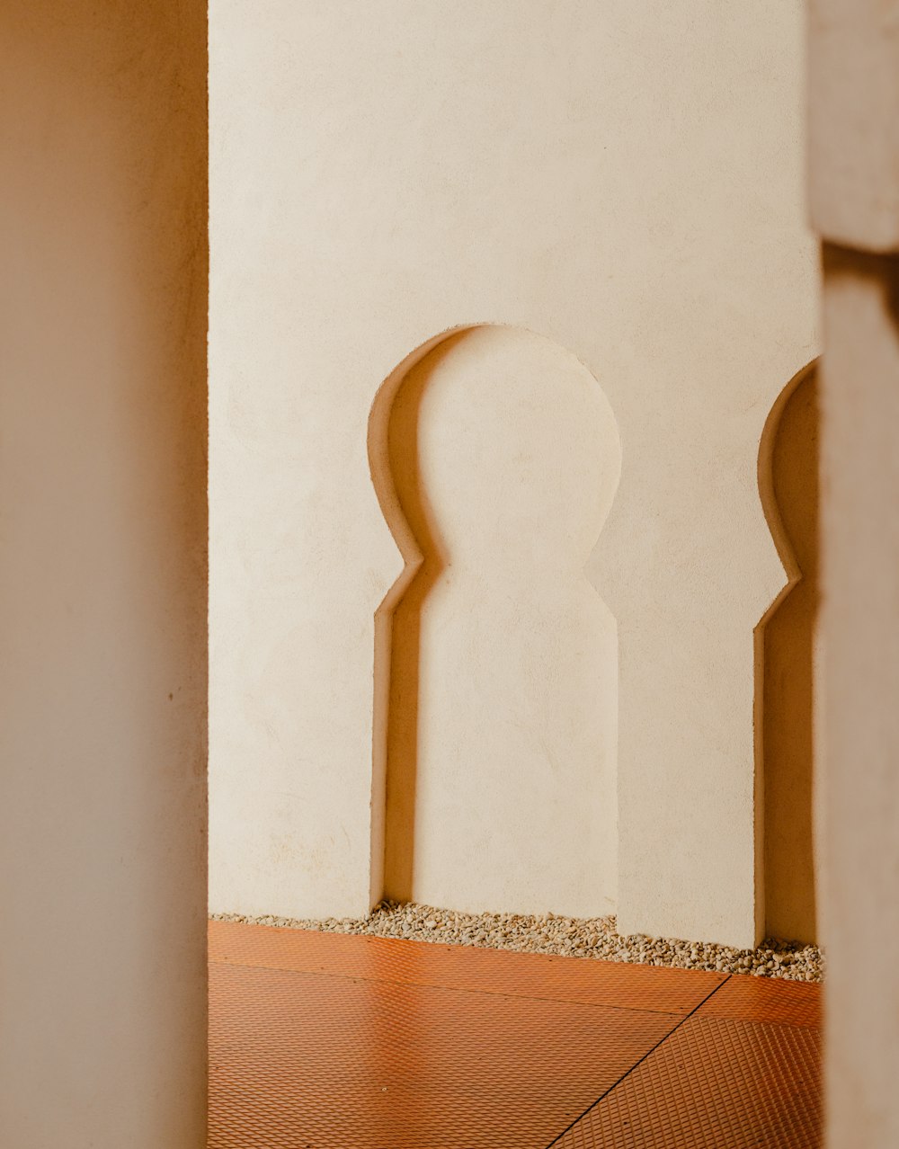 a close up of a wall with a small arch