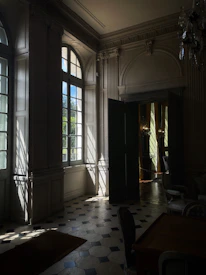 Interior view of the Salon Prestige with sunlight streaming through windows onto classic decor.