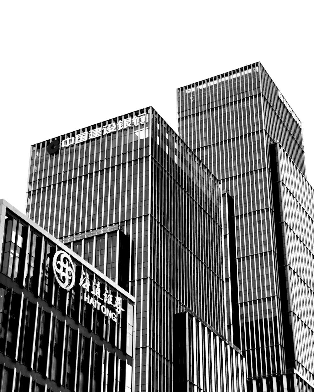 a black and white photo of a tall building