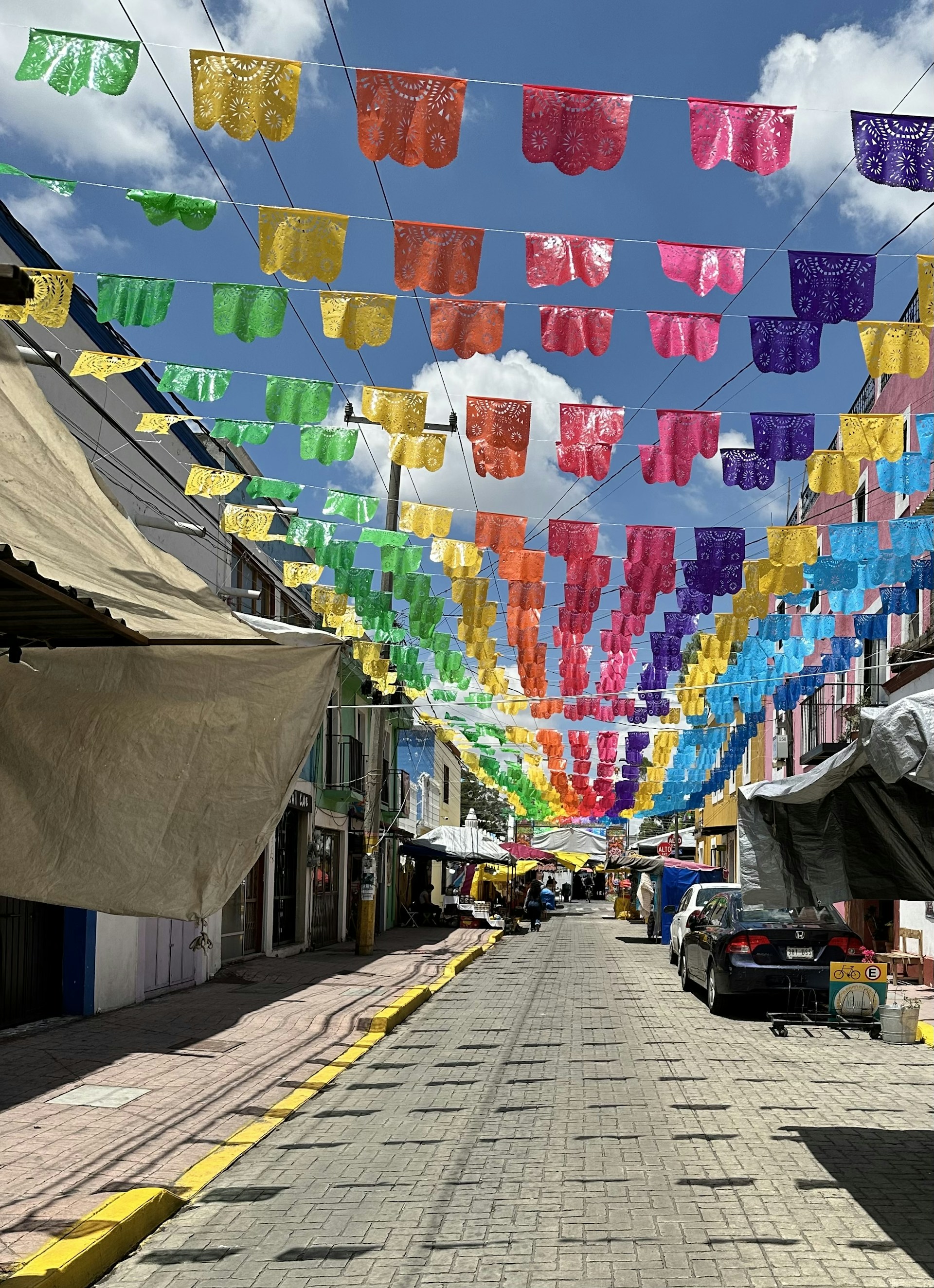 black and white bed linen