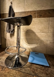 A stylish ergonomic stool designed for comfort and adaptability.