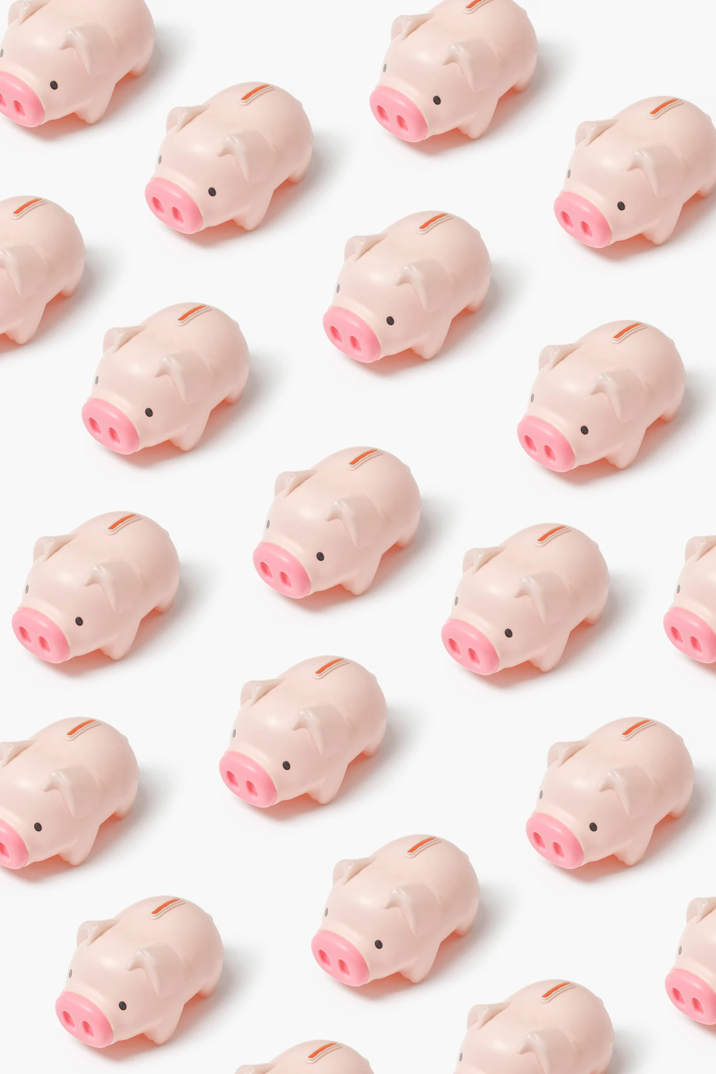 Varias huchas de cerdito juntas